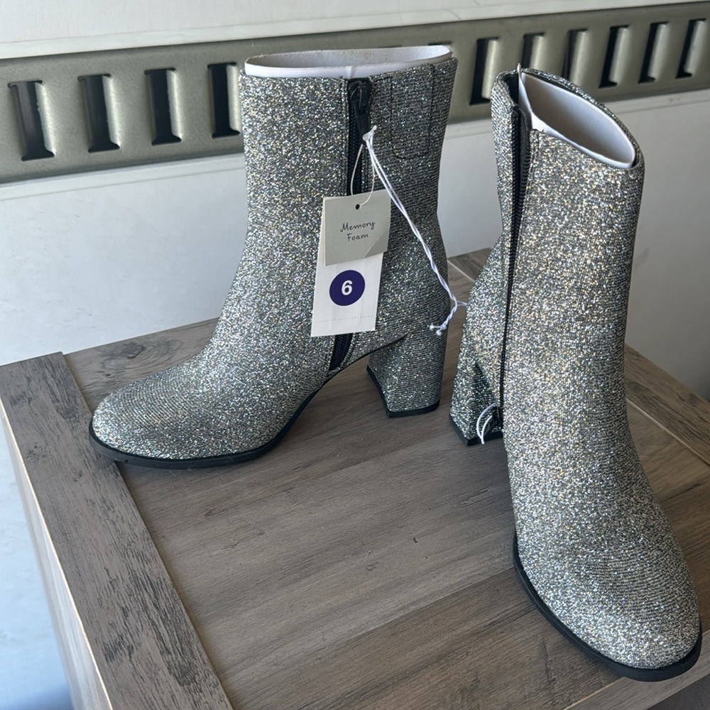 Nwt. Shimmer ankle boots - Picture 2 of 4